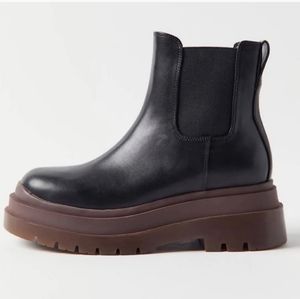 Flatform Chelsea Boots